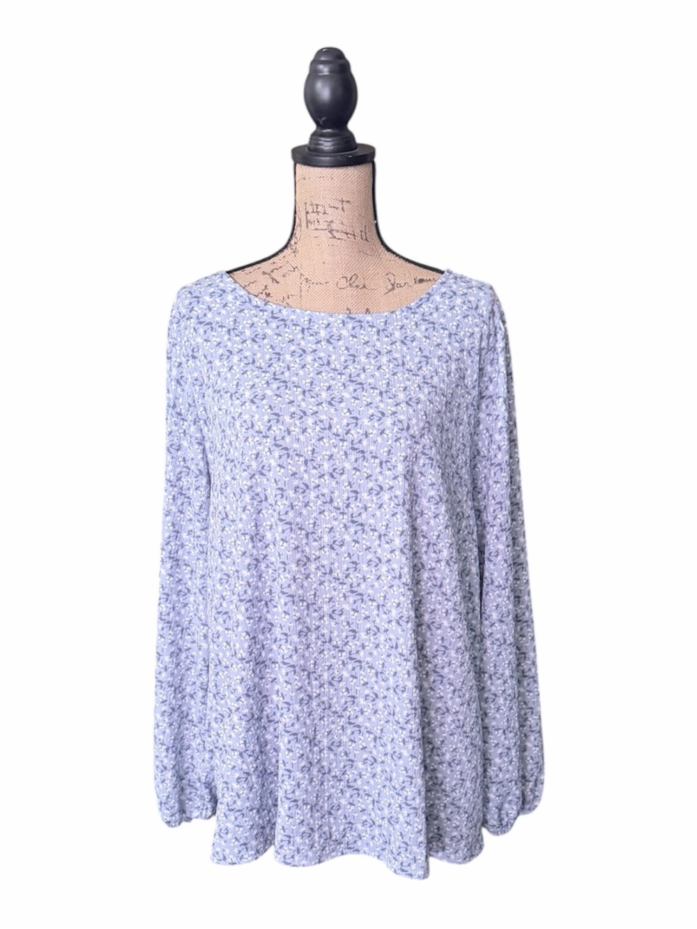 LuLaRoe‎ Vivían Powder Blue Floral Long Sleeve Tunic